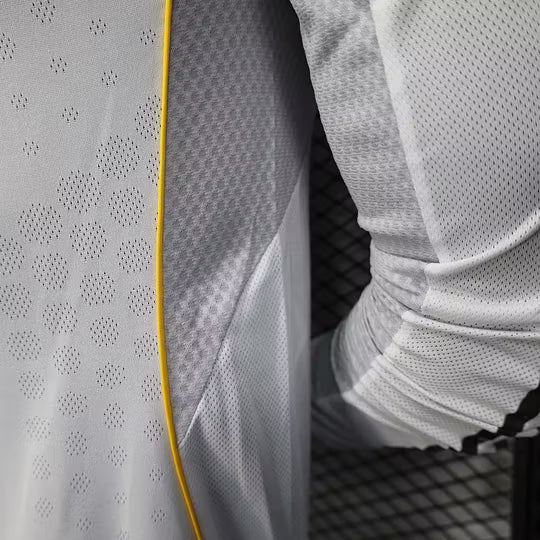 2025/2026 Player Version Long Sleeve Real Madrid Home Football Shirt – 1:1 Thai Quality