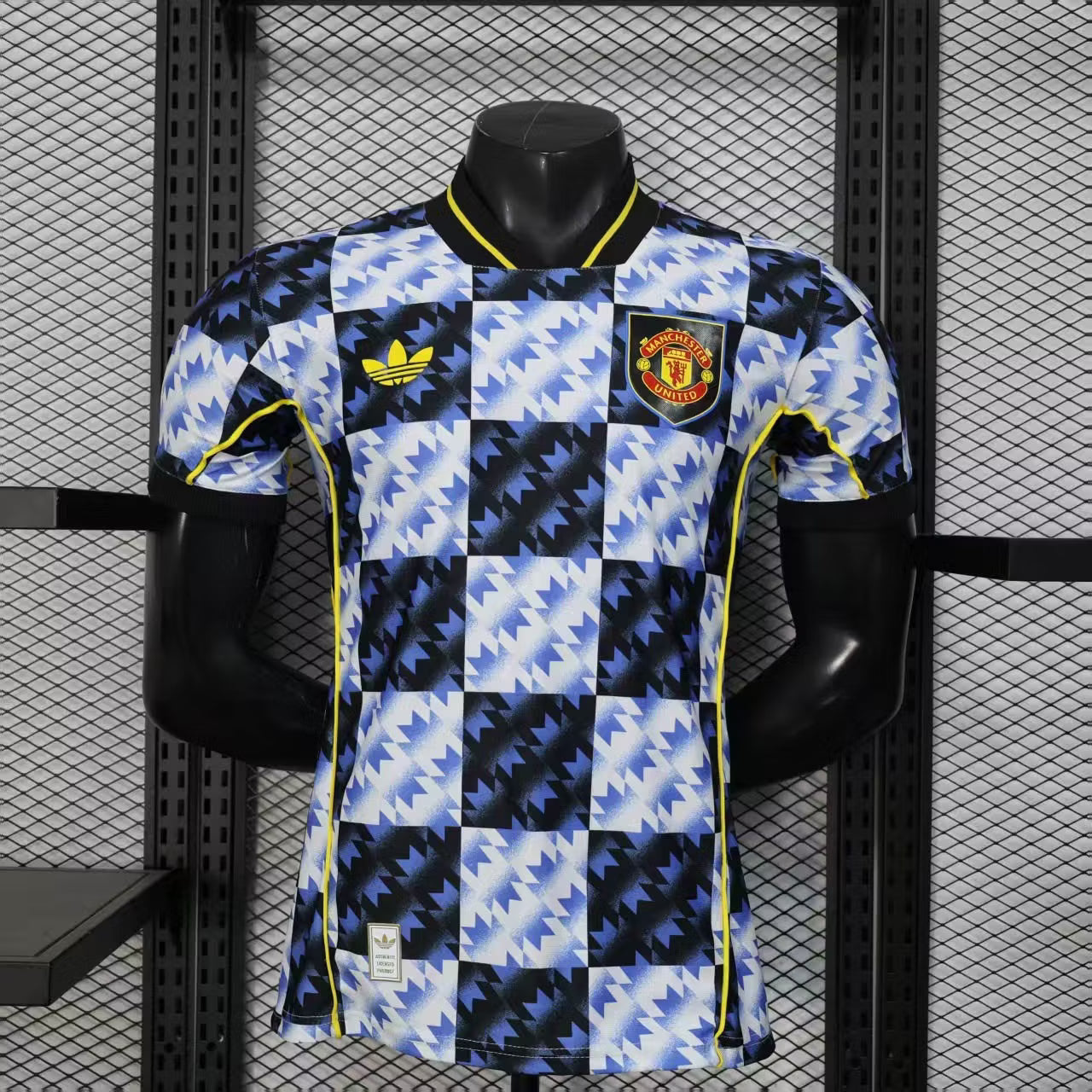 2025/2026 Player Version Manchester United Special Edition Blue & White Checkered Football Shirt – 1:1 Thai Quality